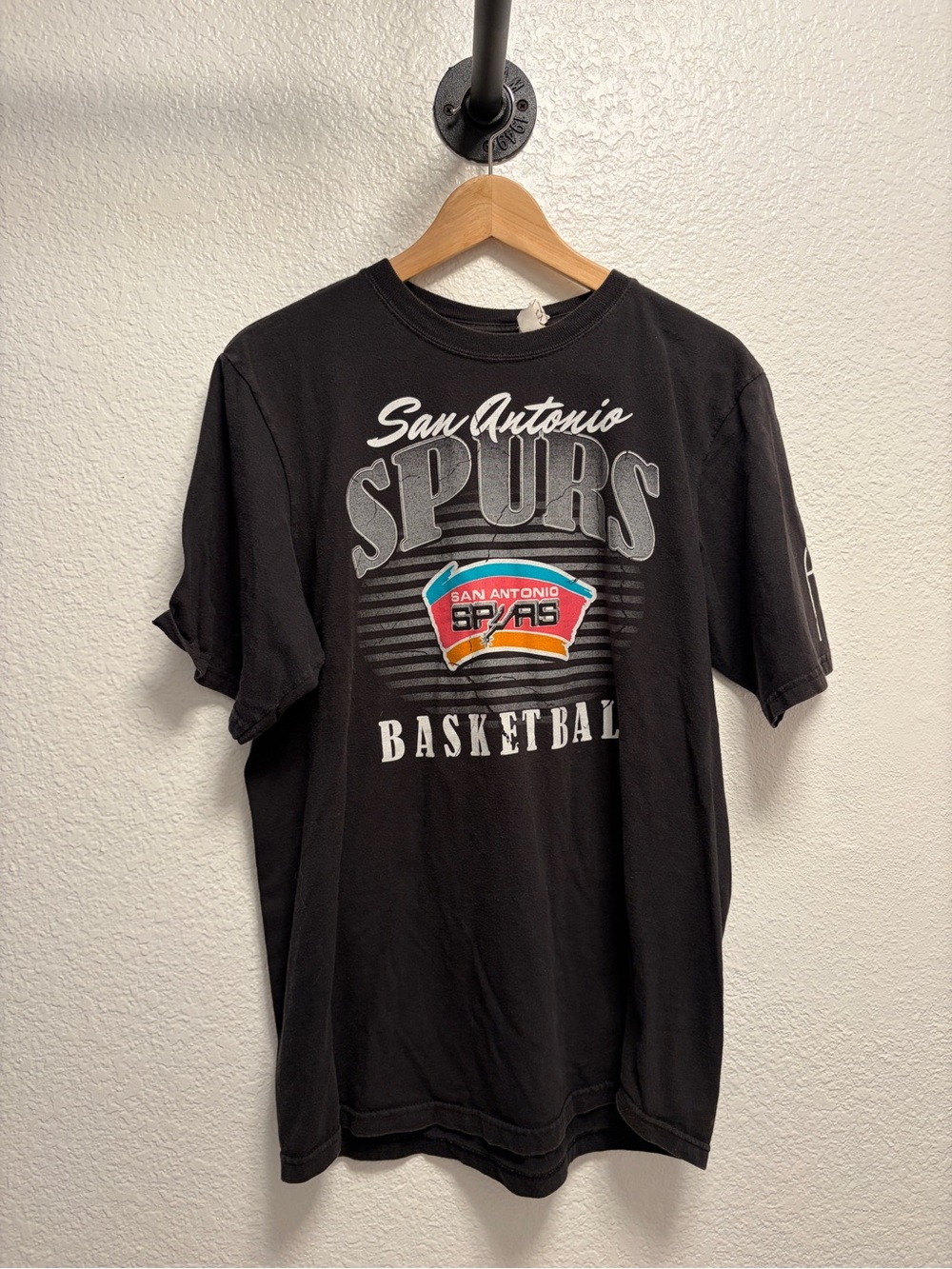 Adidas NBA San Antonio Spurs T-shirt Men’s size Medium Short Sleeve Tee